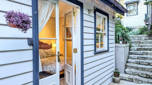 Waverton Casa | The Bath House cosy &luxe garden Cottage near CBD