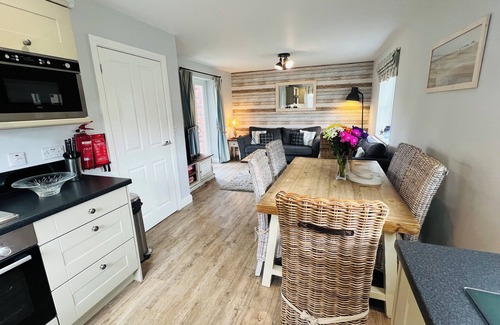 Filey Cabaña | The Bay Filey two adjacent 3 bed cottages sleeps 12 dog friendly, pool beach pub