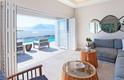 Kommetjie Villa | The Bay House - Beachfront Paradise in Kommetjie, Cape Town!