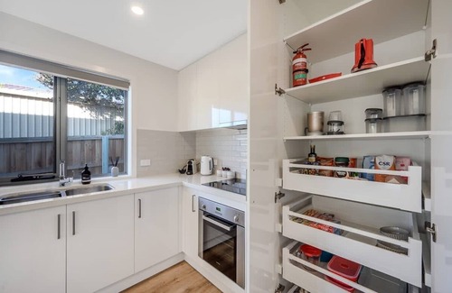 Blackmans Bay Casa | "The Bay Townhouse"-3 Bed, 2.5 Bath-500m to Beach.