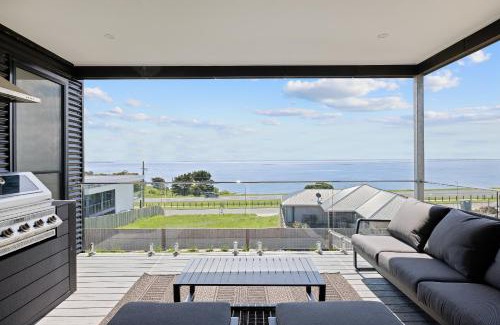 San Remo Casa | The Bay View San Remo by Ready Set Stay- BYO LINEN & TOWELS