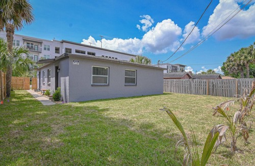 North Hyde Park Villa | The Bayside Retreat – Modern 2BR Villa Near Downtown Tampa w/ Parking & Wi-Fi