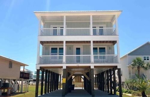 Gulf Shores Casa | The Beach Fox- Sleeps 26- Walk to the Beach!