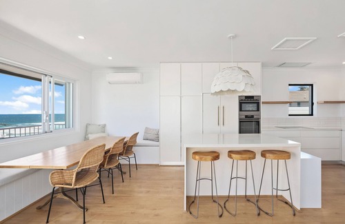 Curl Curl Casa | The Beach Front House@Curl Curl