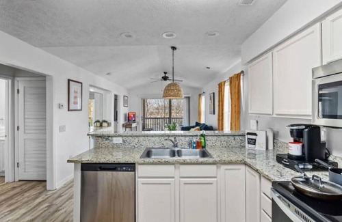 Carolina Forest Apartamento | The Beach Hive overlooking River Oaks Golf Course