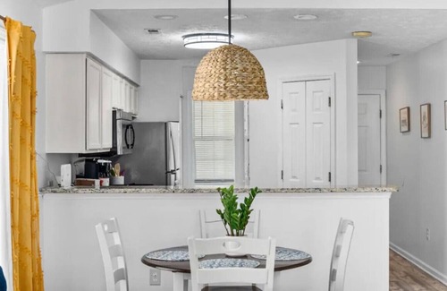 Carolina Forest Apartamento | The Beach Hive overlooking River Oaks Golf Course