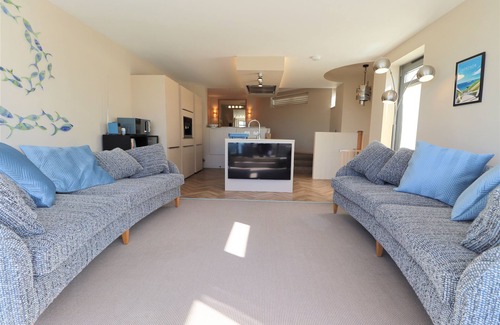 Ventnor Cabaña | The Beach House - a house that sleeps 6 guests in 3 bedrooms