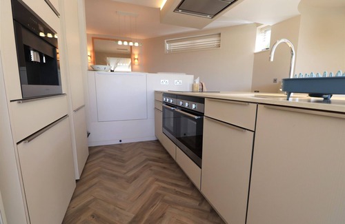 Ventnor Cabaña | The Beach House - a house that sleeps 6 guests in 3 bedrooms