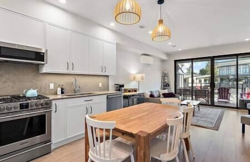 Black Creek Apartamento | The Beach House at Saratoga: Oceanfront Escape
