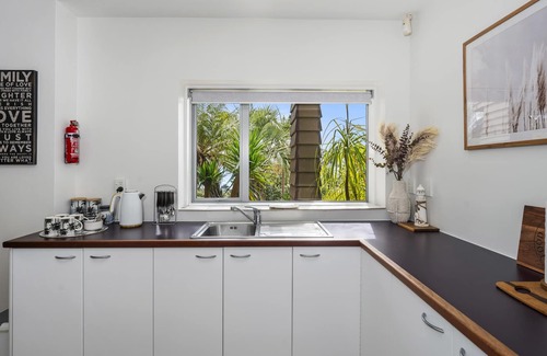 Red Beach Cabaña | The Beach House - Red Beach Holiday Apartment