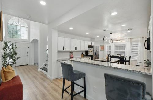 Plano Apartamento | The Beach Oasis In Dallas, Pool & Sauna