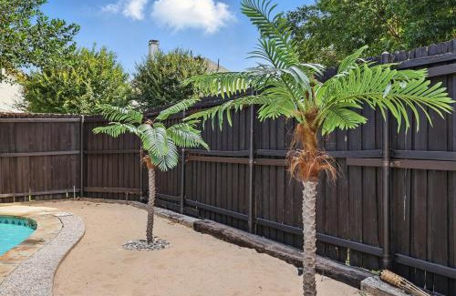 Plano Apartamento | The Beach Oasis In Dallas, Pool & Sauna