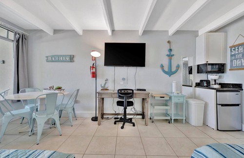 Ruskin Apartamento | The Beach! | Pool, Hot Tub, Gym, Game Room, Tennis