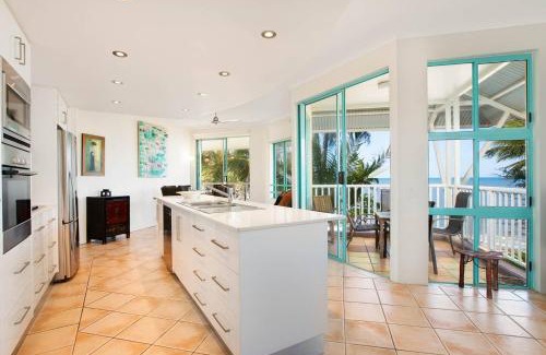 Trinity Beach Apartamento | The Beach Shack 3BR Waterfront Resort, Own WIFI
