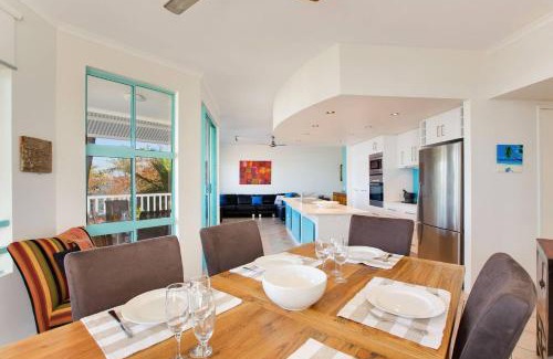 Trinity Beach Apartamento | The Beach Shack 3BR Waterfront Resort, Own WIFI