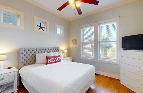 Crescent Beach Casa | The Beach Walk