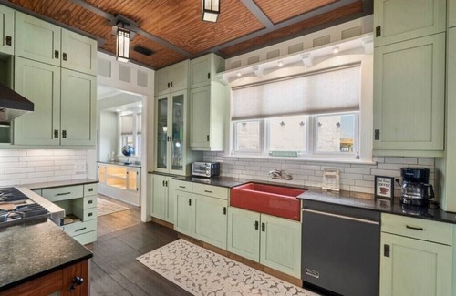 Upper Grand Lagoon Casa | Let the Beaches Be Crazy! Pool-Hot Tub & Game Room