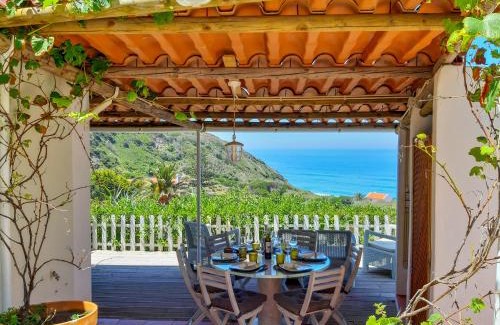 Colares Casa | The Beachfront Casa da Rampa