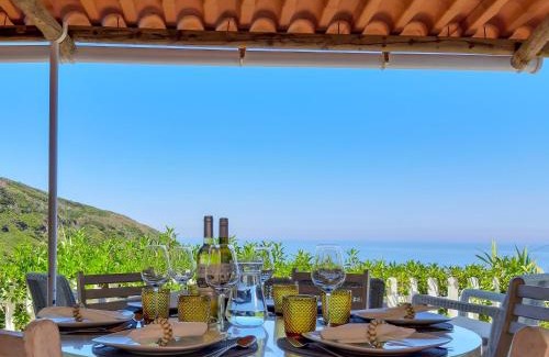 Colares Casa | The Beachfront Casa da Rampa