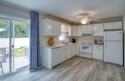 Lewes Casa | The BeachPlumA Retreat -2BR Home in Lewes, Mins to Beach w/ backyard and grill