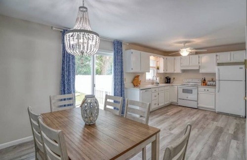 Lewes Casa | The BeachPlumA Retreat -2BR Home in Lewes, Mins to Beach w/ backyard and grill