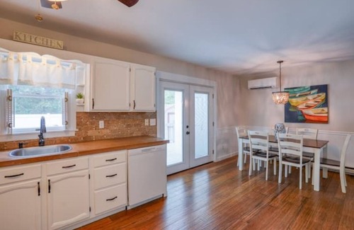 Lewes Casa | The BeachPlumB Retreat-2BR Home in Lewes-Mins to the Beach w/ backyard and grill