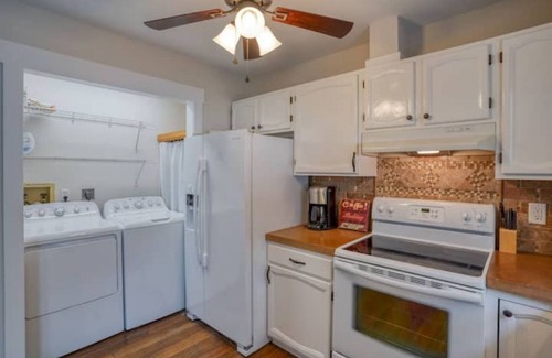 Lewes Casa | The BeachPlumB Retreat-2BR Home in Lewes-Mins to the Beach w/ backyard and grill
