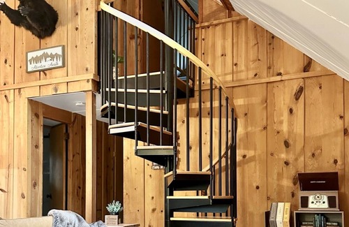 Pocono Summit Cabina | The Bear Cabin - Authentic Mountain Escape