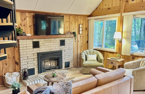 Pocono Summit Cabina | The Bear Cabin - Authentic Mountain Escape