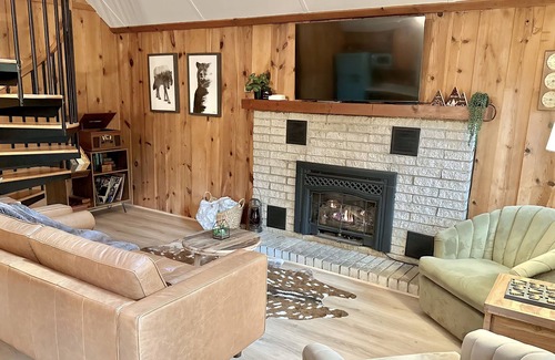 Pocono Summit Cabina | The Bear Cabin - Authentic Mountain Escape