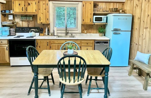 Pocono Summit Cabina | The Bear Cabin - Authentic Mountain Escape