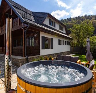Busteni Chalet De Esquí | The Bear Chalet with Private Hot Tub