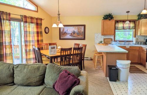 Albrightsville Chalet De Esquí | The Bear Foot Lodge by AvantStay Game Room Deck BeachLake Access