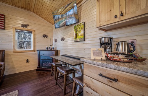 Fort Payne Cabina | The Bear Necessities Cabin | On Brow | Hot Tub | WiFi | Fire Pit | Dog Friendly