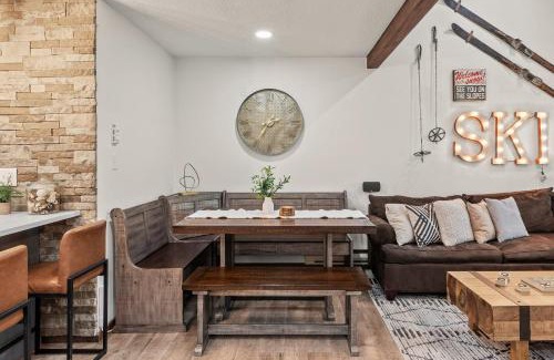 Village at Camelback Casa | The Bears Den by AvantStay Prime Location Renovated w Movie Game Room