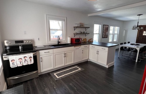 Maplewood Casa | The Beatles House (newly reno w/heated garage)