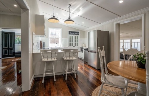 Centenary Heights Casa | La hermosa 'cabaña en Geddes'