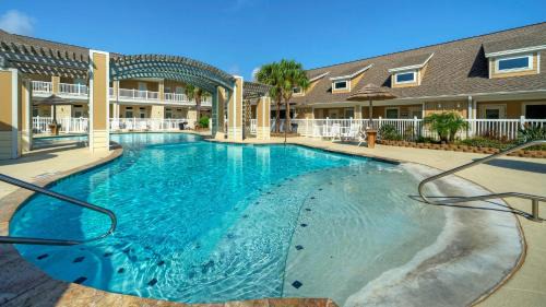 Corpus Christi Casa | The Beautiful Place by AvantStay Mins to Beach Family-Friendly Pool