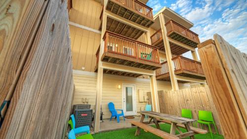 Corpus Christi Casa | The Beautiful Place by AvantStay Mins to Beach Family-Friendly Pool