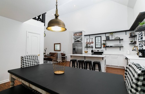 McKinney Casa | La hermosa rosaMary Barndominium