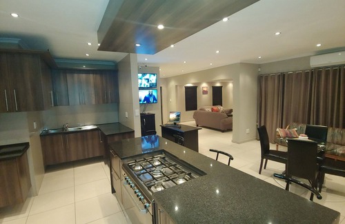 Cape Town Casa | La Casa Zenith (ZH) Welgelegen