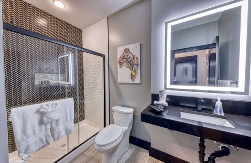 Biloxi Hotel | The Bella's Sneaker Dreamzzz Suite, Sleeps 2, Private Balcony