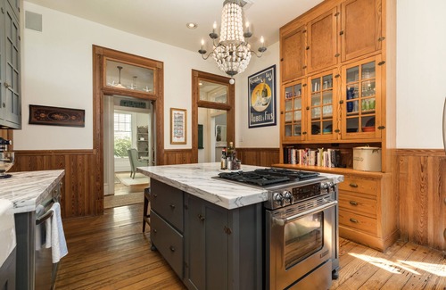 Galveston Casa | The Belle of Ball Street. Walk to the beach from Galveston's Historic East End