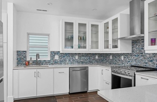 Hope Gardens Casa | The Belle on Eleventh Ave 30 days+