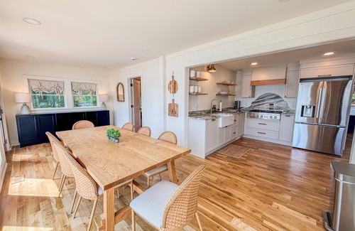 South Belmont Casa | The Belmont Lake Retreat -Sleeps 14!