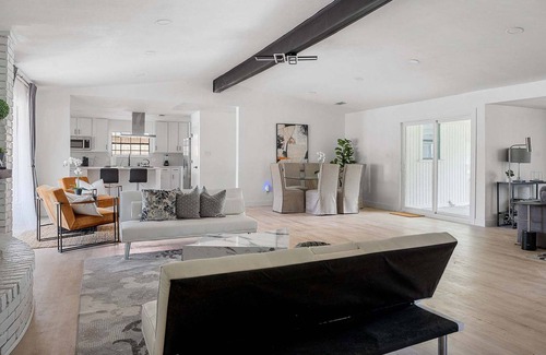 Plano Casa | The Belvedere Pet Friendly Spacious Yard