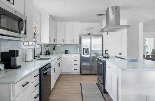 Plano Casa | The Belvedere Pet Friendly Spacious Yard