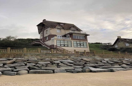 Benerville-sur-Mer Apartamento | La villa Benervilloise con los pies en el agua