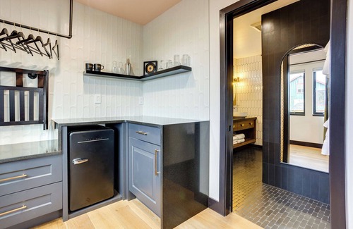 Newport Casa | The Berry @ The Louie Boutique Motel, Walk to Everything! Dog Friendly!