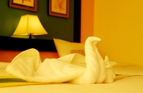 Mae Ram Phueng Hotel | The best 3-star hotel in Bang Saphan located right next to Mae Ram Phueng Beach